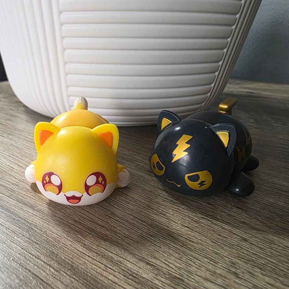 Aphmau MeeMeows Mystery Figures Litter 3 Celestial Cat and Stormy Cat Vinyl Lot